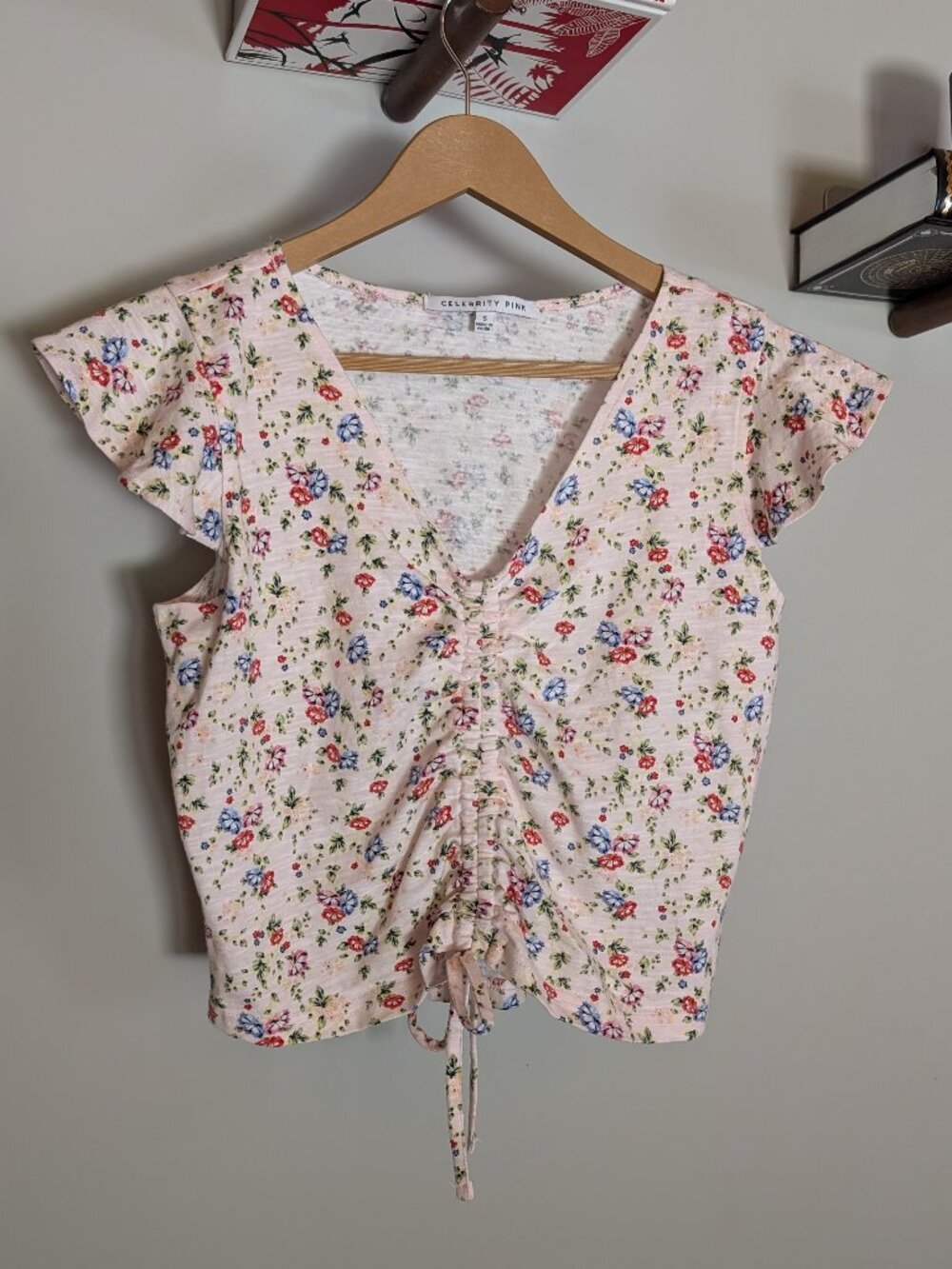 Celebrity Pink | Women's V-Neck Floral Flutter Sleeve Crop Top 100% Cotton | S